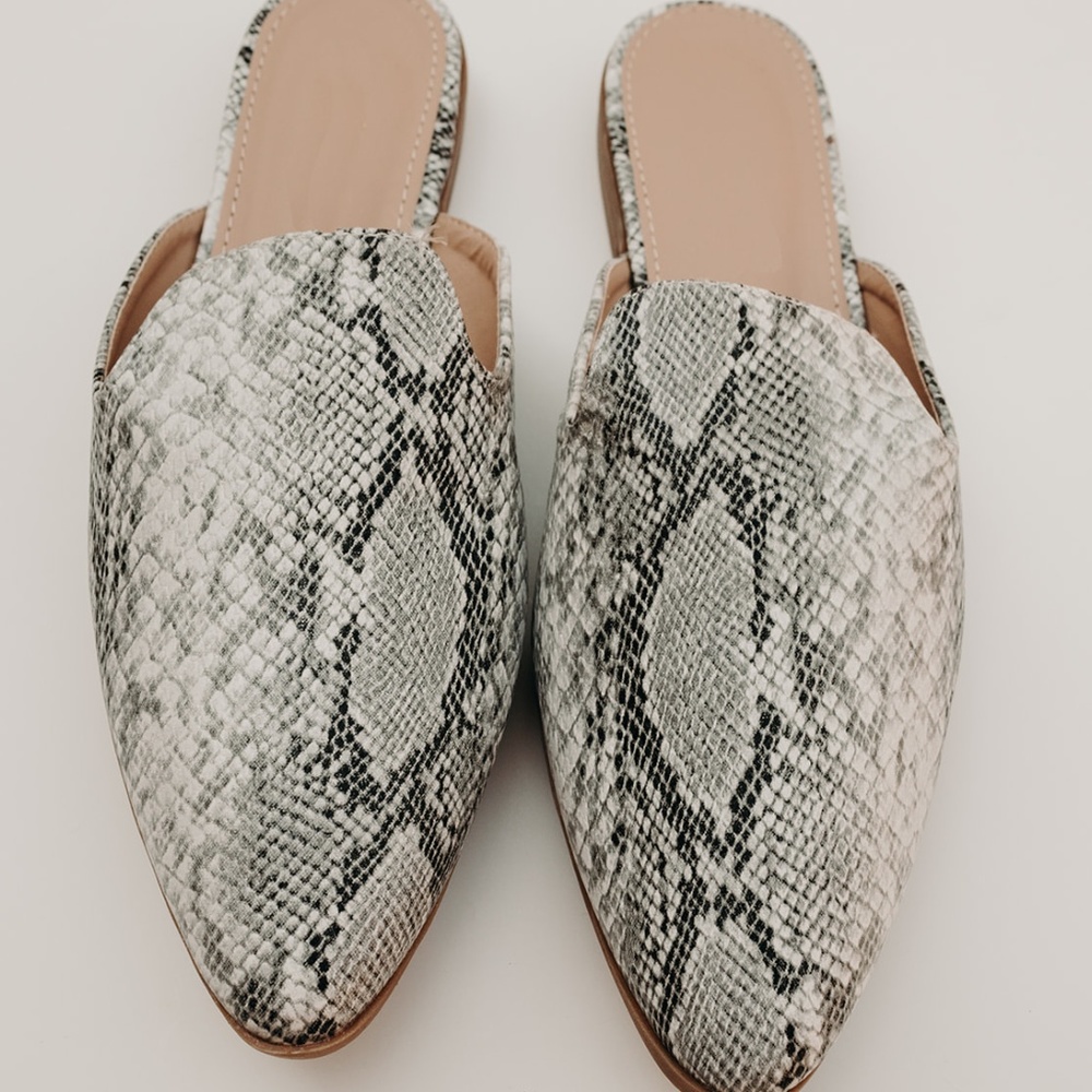 SNAKESKIN FLAT MULES - Picture 4 of 5